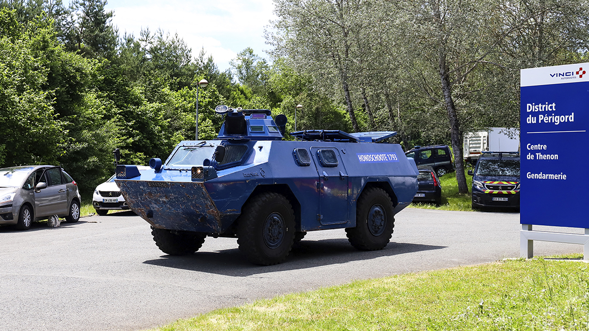 Un vehículo blindado de la Gendarmería francesa.