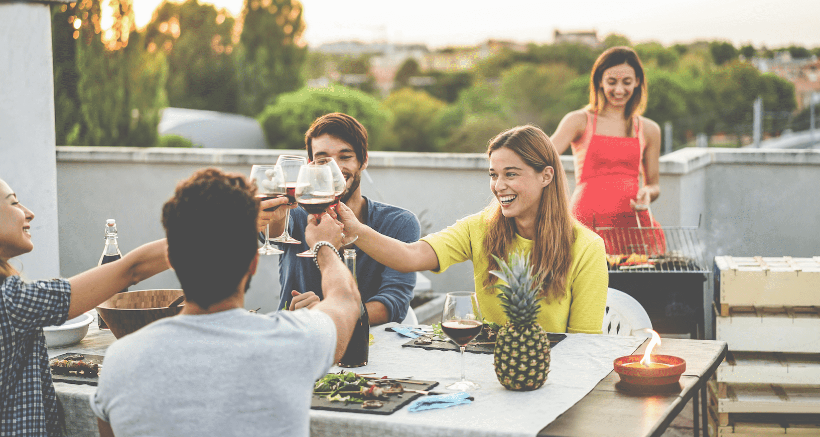 Amigos en terraza @Istock