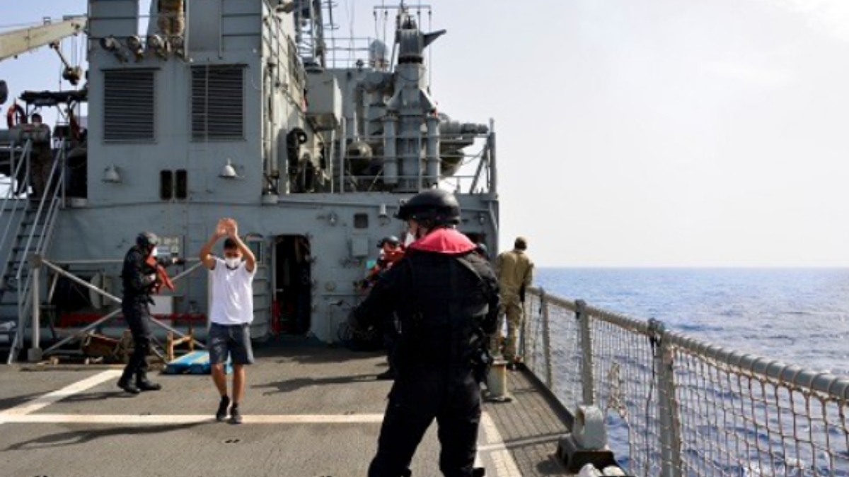 Miembros de las fuerzas especiales de Marruecos ‘asaltando’ el patrullero español.