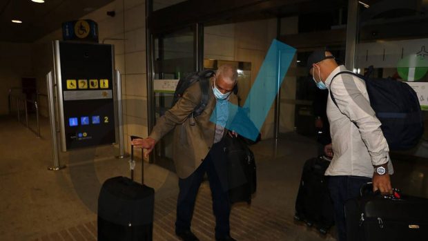 El nº 2 del Polisario llegó al aeropuerto de Pamplona con el equipaje de Ghali y escolta policial Polisario-620x349
