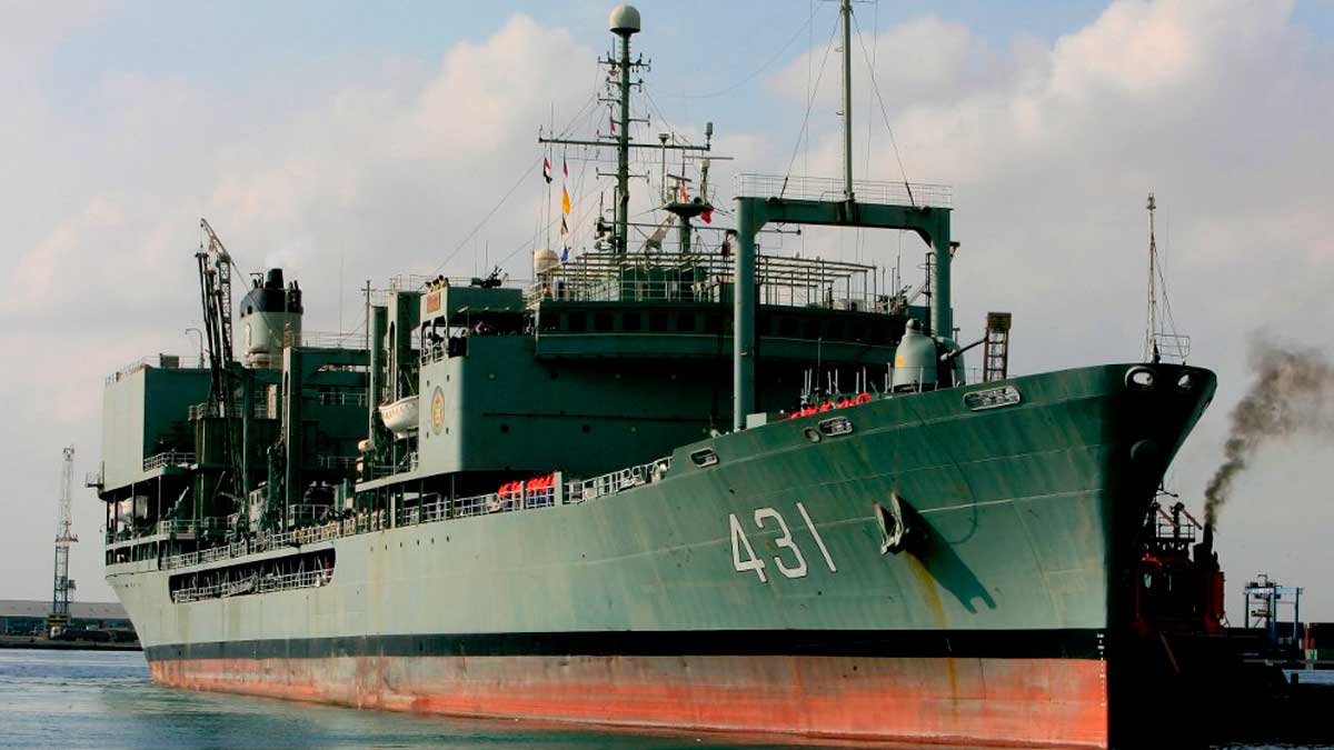 El buque ‘Kharg’ de la armada de Irán que se ha hundido tras un incendio. Foto: AFP
