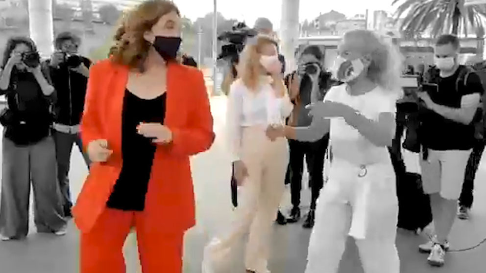 Ada Colau y Yolanda Díaz durante una visita institucional.