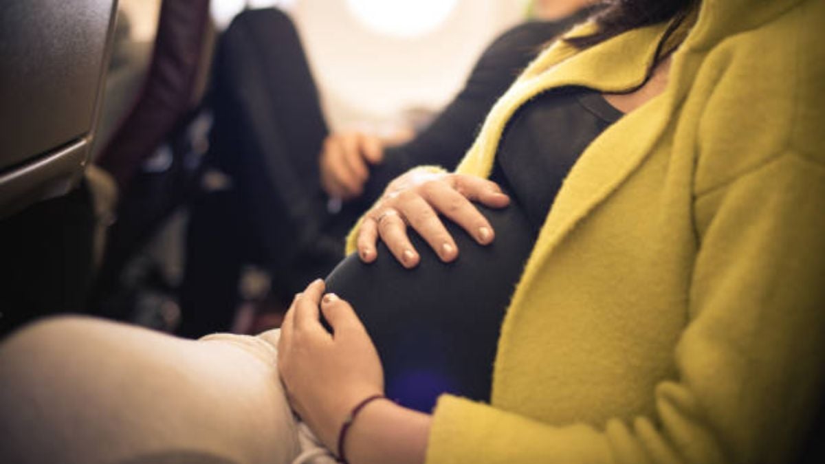 Qué dicen las aerolíneas sobre volar en el embarazo