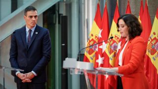 Isabel Díaz Ayuso junto a Pedro Sánchez