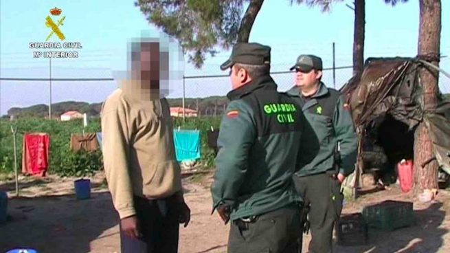 Detenidas 14 personas en Huelva por estafar a más de 80 inmigrantes ilegales con empadronamientos falsos