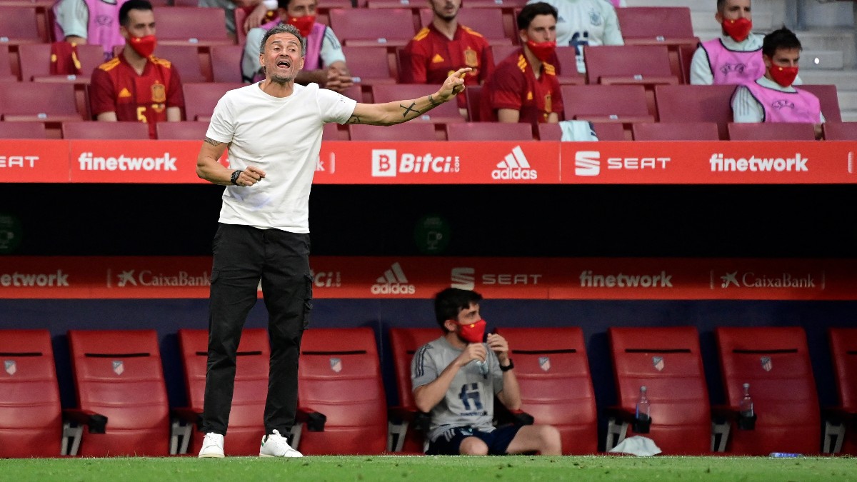 Luis Enrique, durante un partido con España. (AFP)