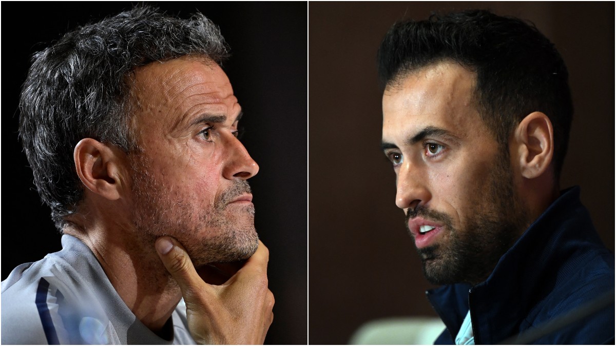 Luis Enrique y Sergio Busquets. (AFP)