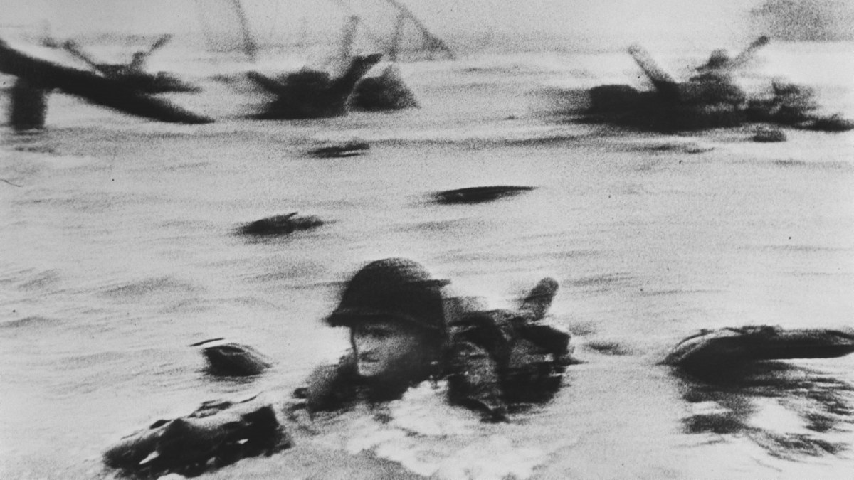 Una de las fotografías de Robert Capa en el Desembarco de Normandía. (Foto: Robert Capa. Magnum)