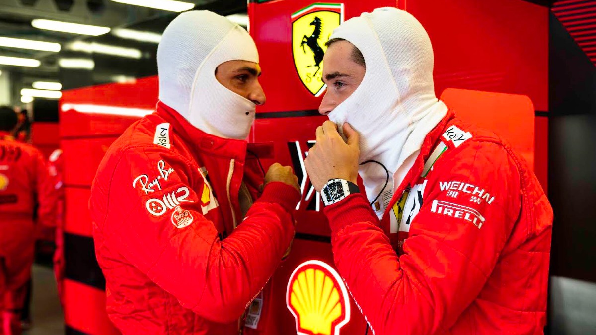 Charles Leclerc y Carlos Sainz, juntos antes del inicio del Gran Premio de Azerbaiyán. (Getty)