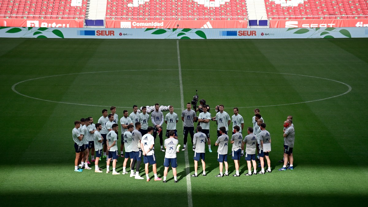 Los jugadores de la selección, en el Metropolitano. (AFP)