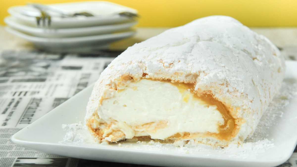 Rollo de merengue postre