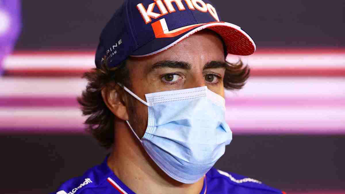 Fernando Alonso en rueda de prensa. (AFP)
