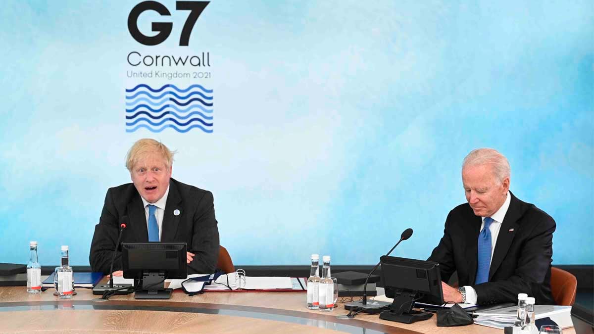 Boris Johnson y Joe Biden en la reunión del G7.