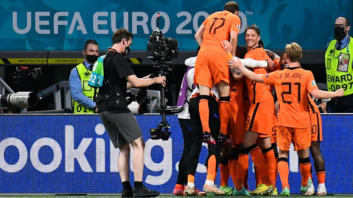 Holanda venció a Ucrania en Ámsterdam. (AFP)