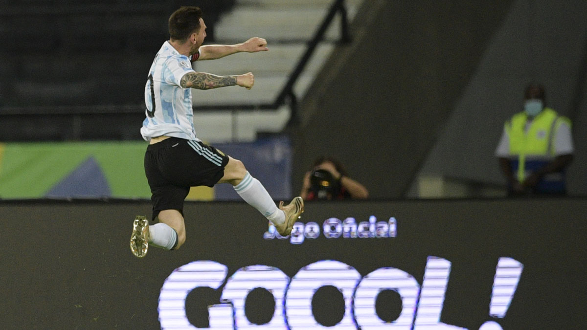 Leo Messi celebra su gol ante Chile en la Copa América 2021 (AFP)