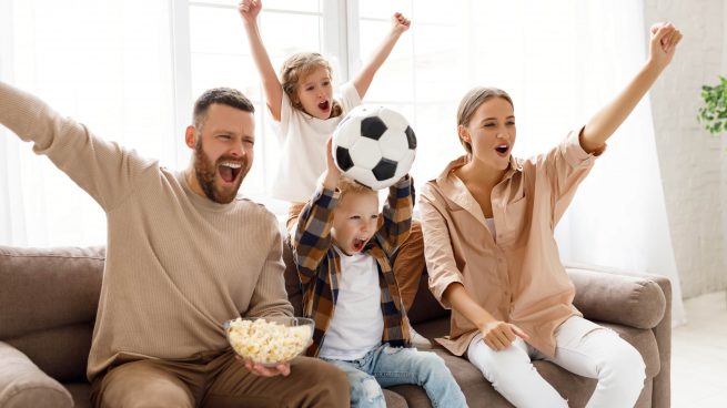 Vive el verano más futbolero viendo los partidos ¡a toda pantalla!