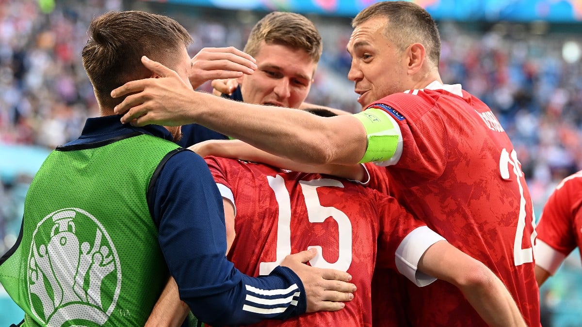 Los jugadores de Rusia celebran el gol de Miranchuk ante Finlandia. (Getty)