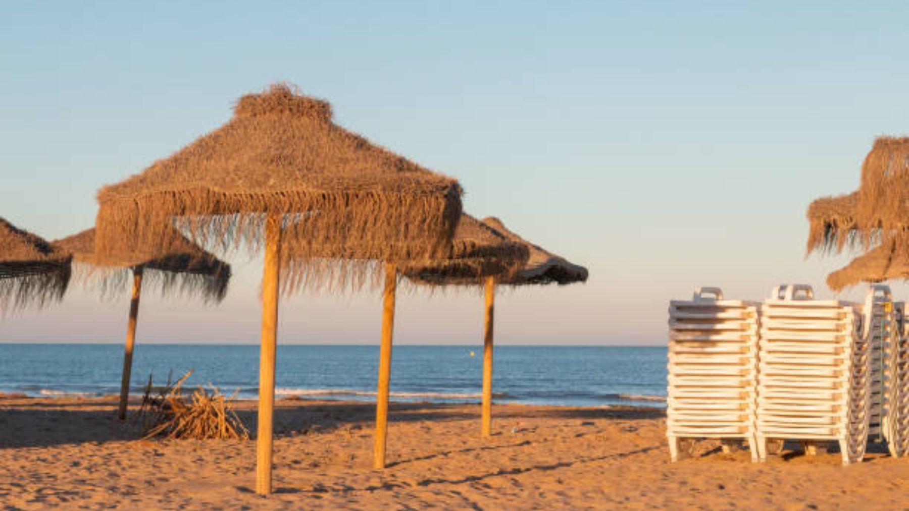 La Playa de la Malvarrosa en Valencia es una de las más cercanas a Madrid