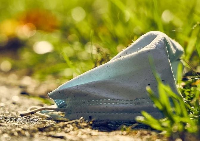 Solo un tercio de los españoles recicla correctamente las mascarillas