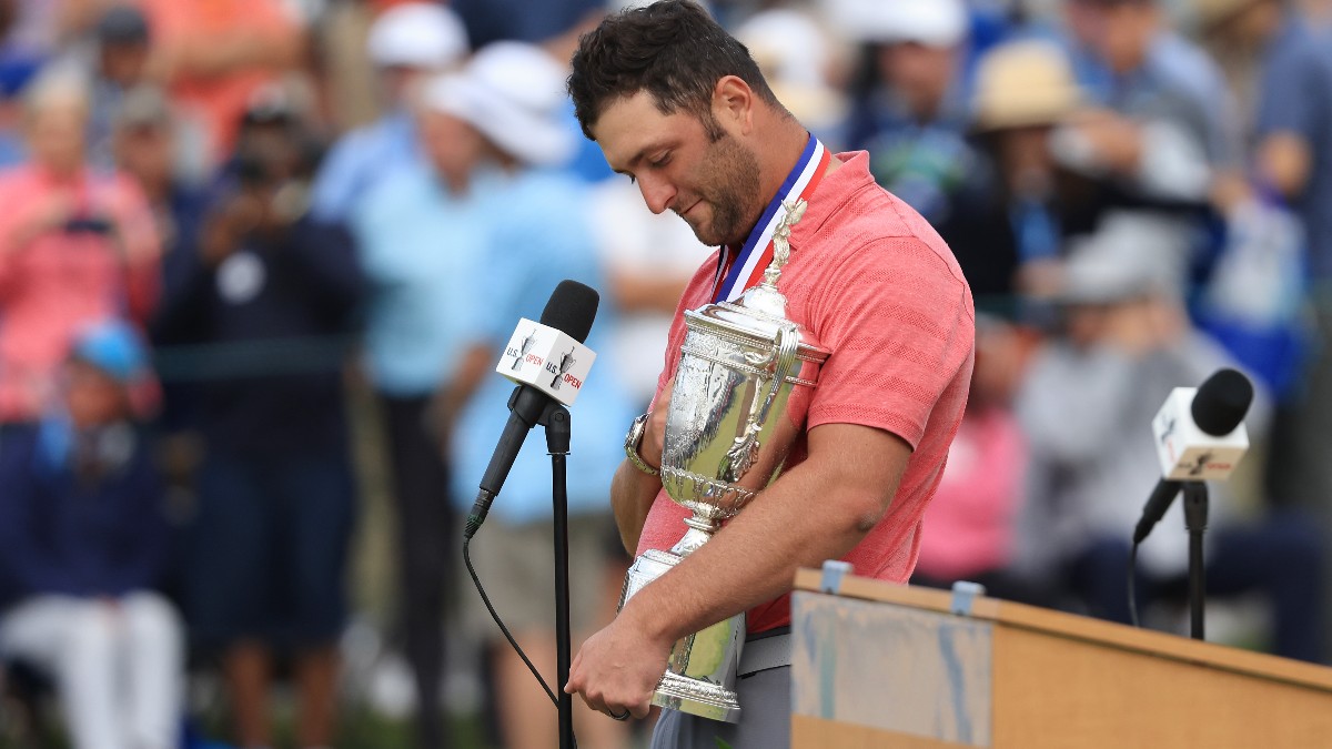 Jon Rahm, con el trofeo del US Open. (Getty)