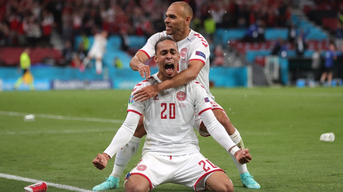 Poulsen y Braithwaite celebran un gol. (Getty)