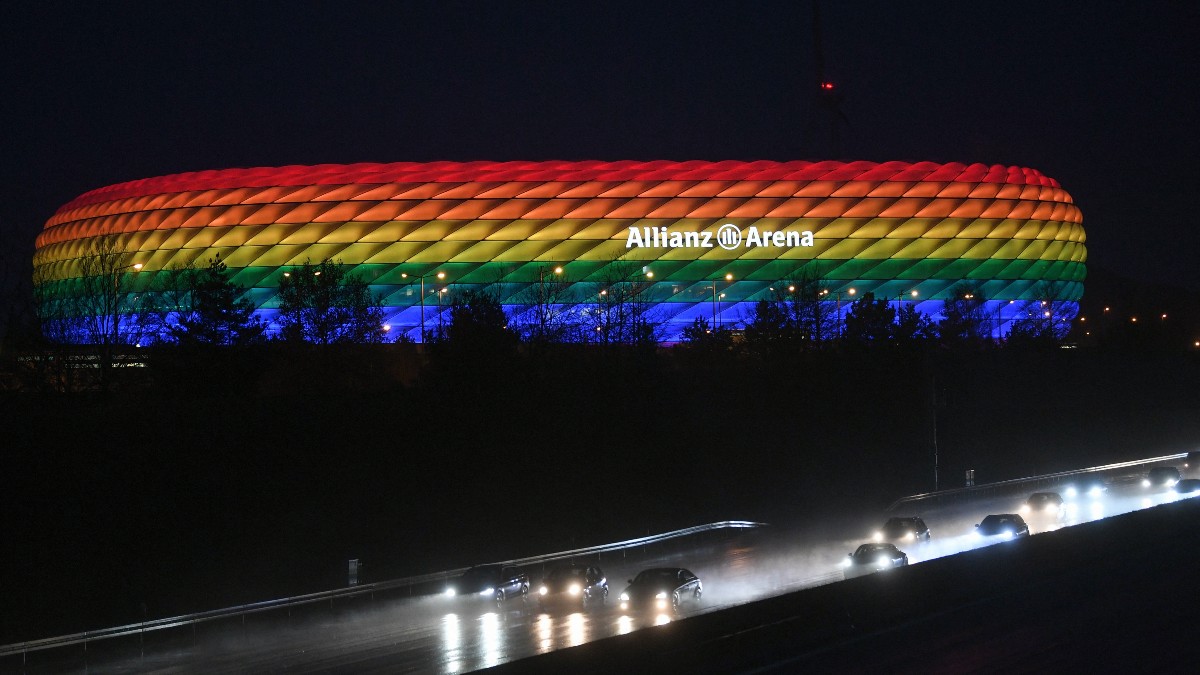 El Allianz Arena, con los colores de la bandera arcoíris.