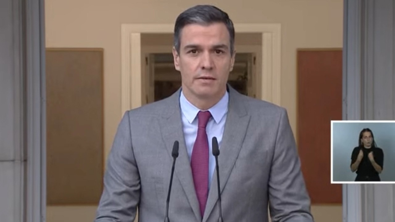Pedro Sánchez explicando los indultos desde La Moncloa.