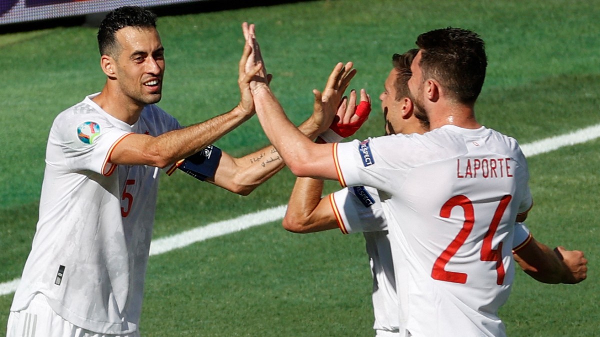 Busquets, durante un partido con España. (AFP)