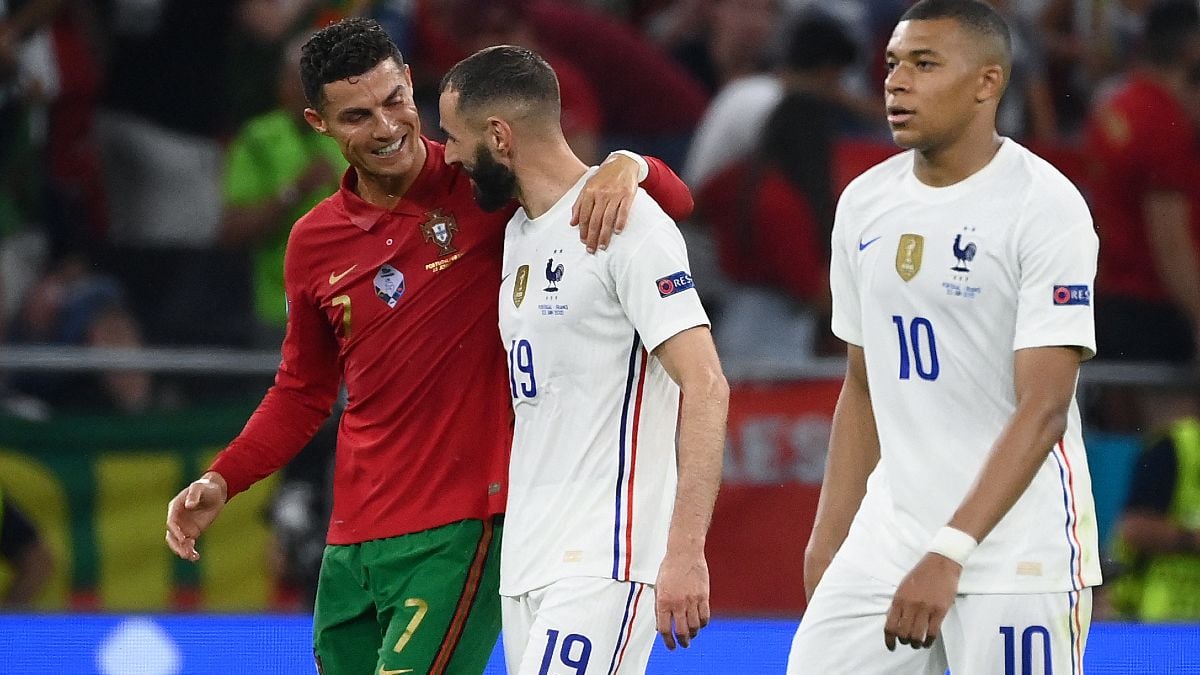 Cristiano y Benzema, con Mbappé en primer plano. (AFP)