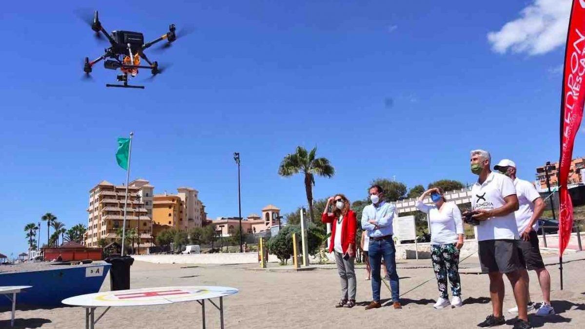 Demostración de vuelo de uno de los drones (AYUNTAMIENTO DE FUENGIROLA).