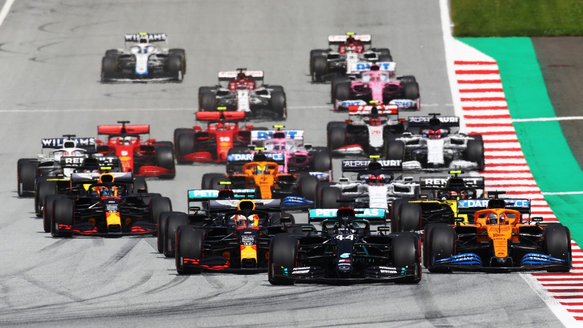 Lewis Hamilton lidera el año pasado la carrera del GP de Estiria que finalmente ganó. (Getty)