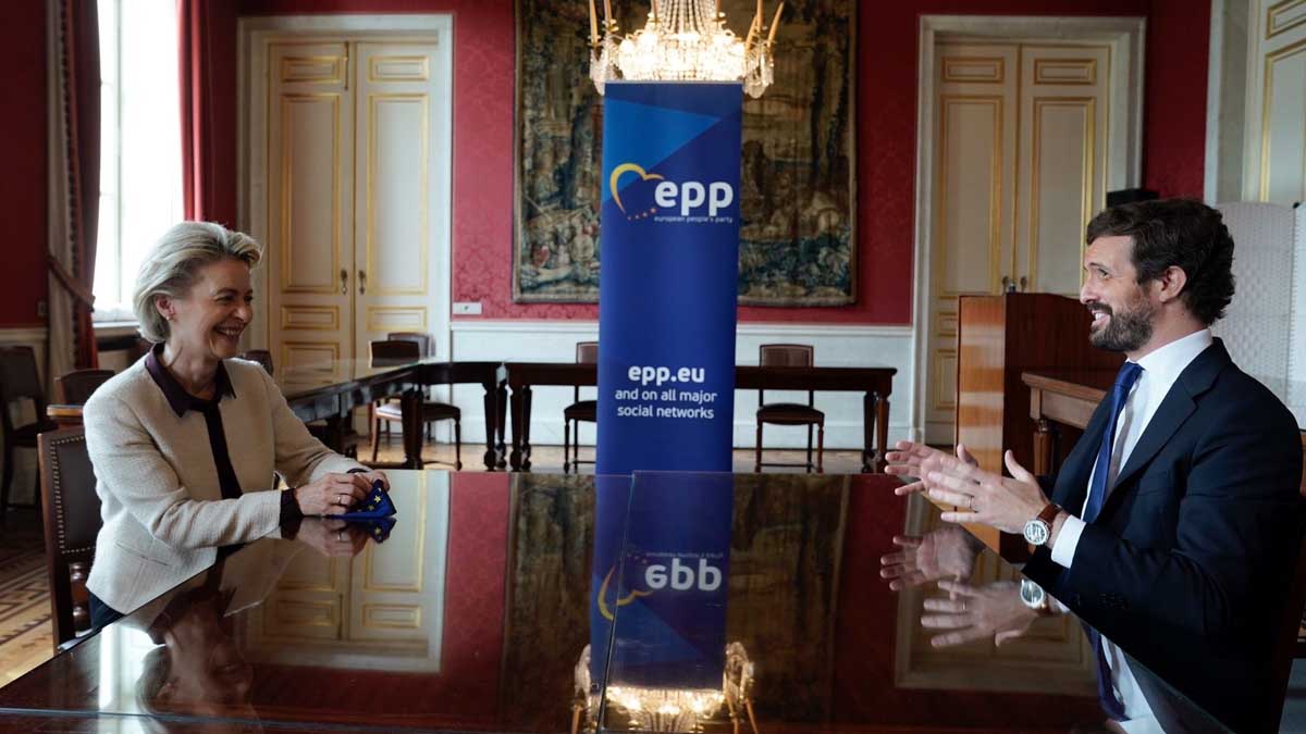 Pablo Casado con la presienta de la Comisión Europea, Ursula von der Leyen. Foto: Europa Press.