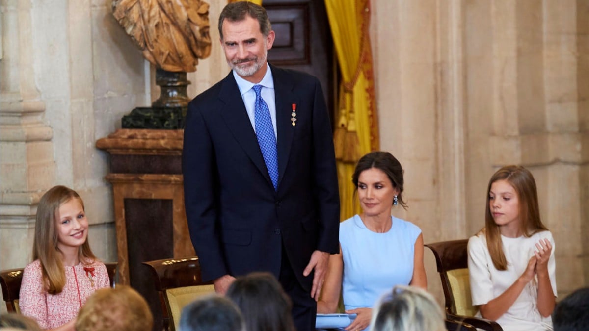 Los Reyes de España con sus hijas en el quinto aniversario de la proclamación como monarca. (Foto: Getty)