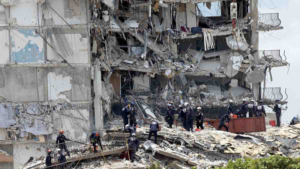 Imagen del edificio desplomado en Miami (Foto: AFP)