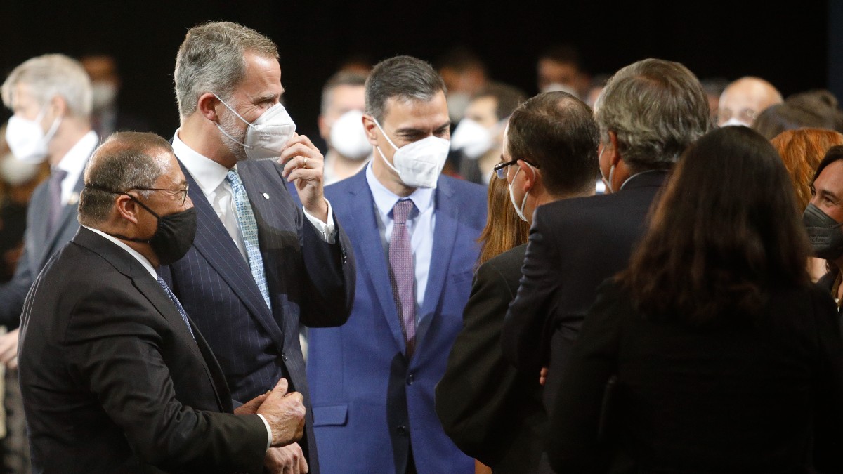 El Rey Felipe VI y el presidente del Gobierno, Pedro Sánchez, antes de la cena inaugural del Mobile World Congress.