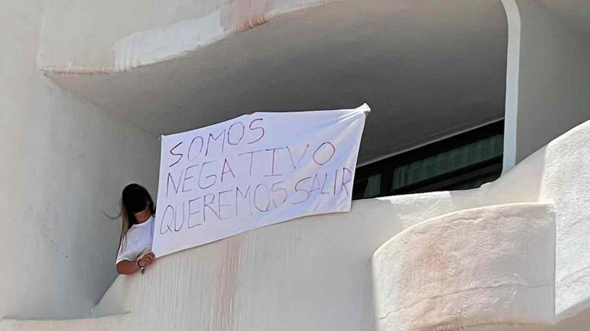 Estudiante asilada en el hotel Bellver de Mallorca: «Somos negativo, queremos salir» (EUROPA PRESS).