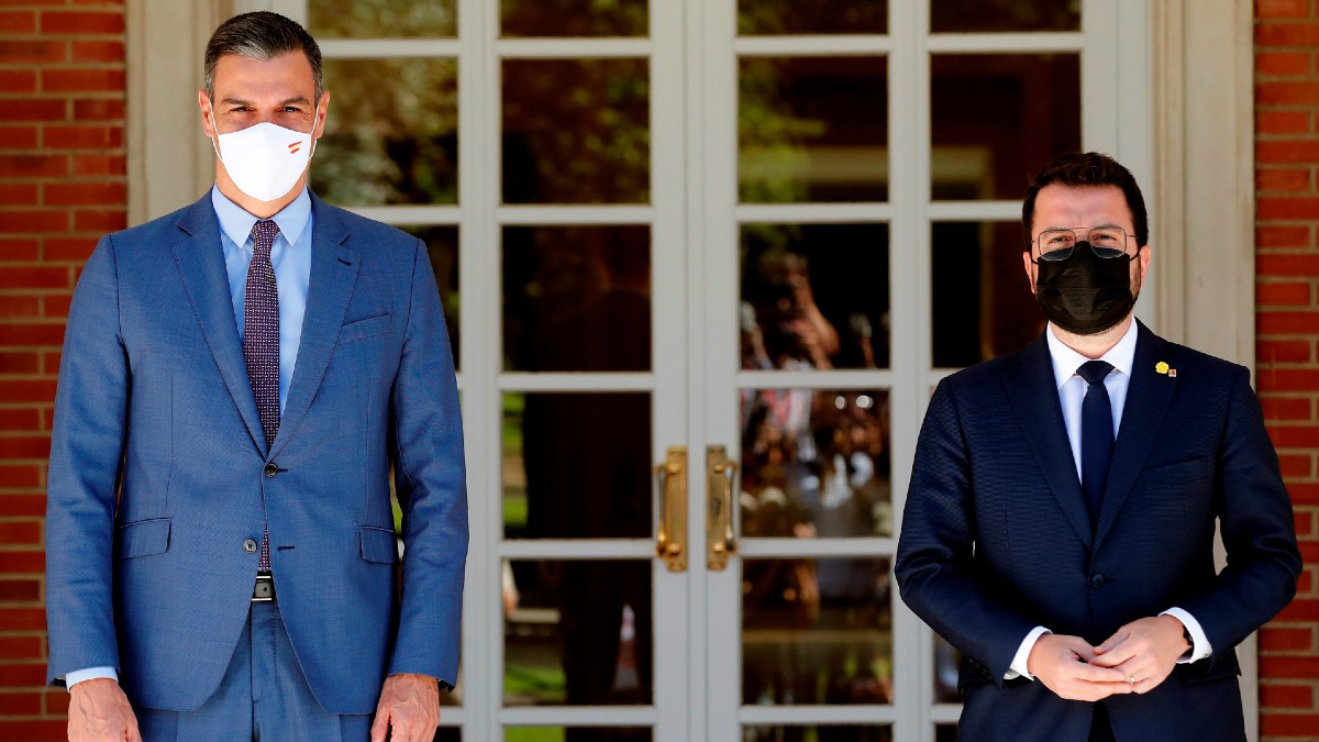 Pedro Sánchez y Pere Aragonès, ambos en Moncloa. (Foto: Efe)