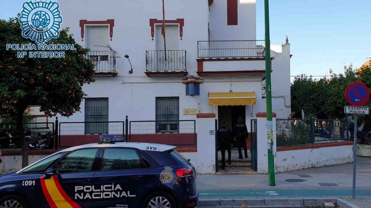 Policía Nacional interviene en el distrito de Nervión, en Sevilla.