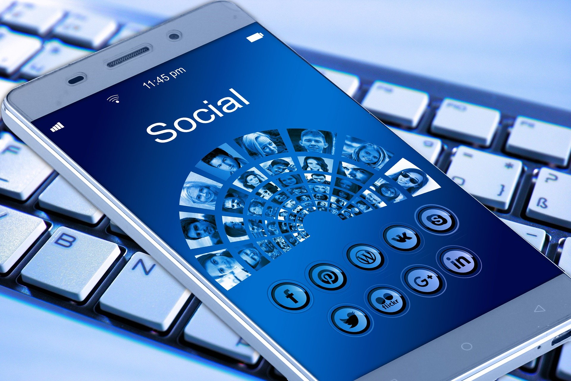 13 frases para celebrar el Día de las Redes Sociales
