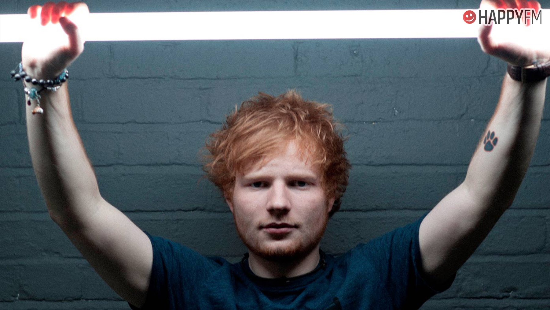 Ed fb. Эд Ширан. Эд Ширан в детстве. Ed Sheeran без бороды. Ed Sheeran и его девушка.