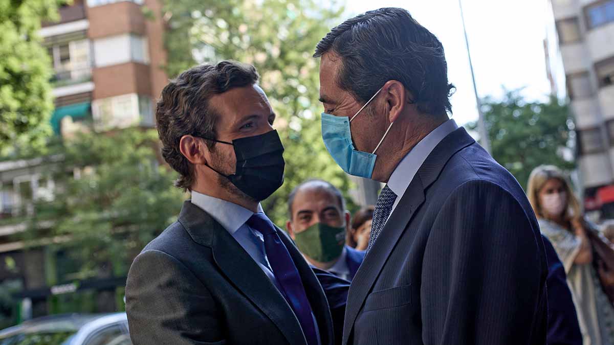 El líder del PP, Pablo Casado, y el presidente de CEOE, Antonio Garamendi