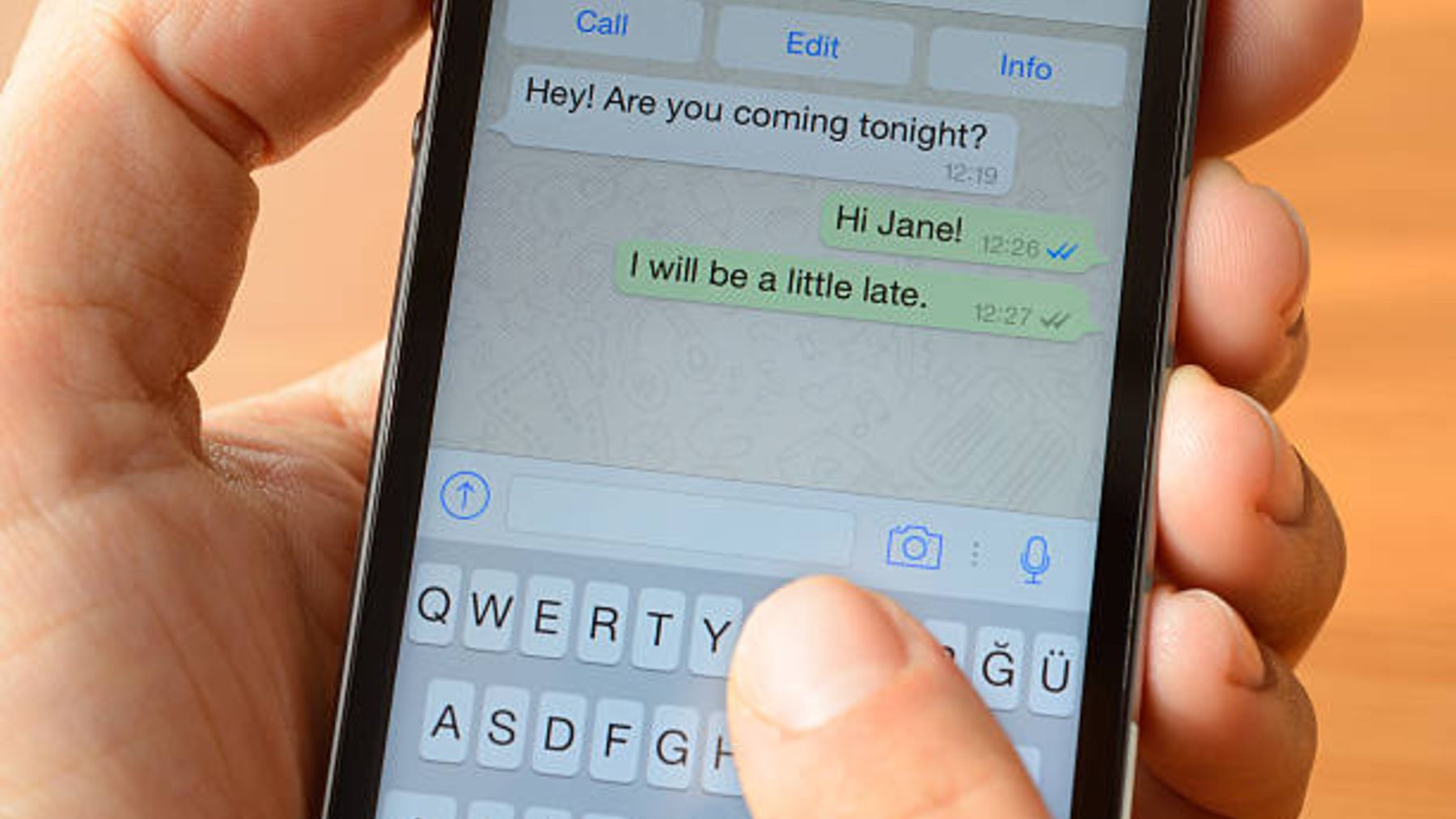 Descubre cómo enviar mensajes en blanco por WhatsApp
