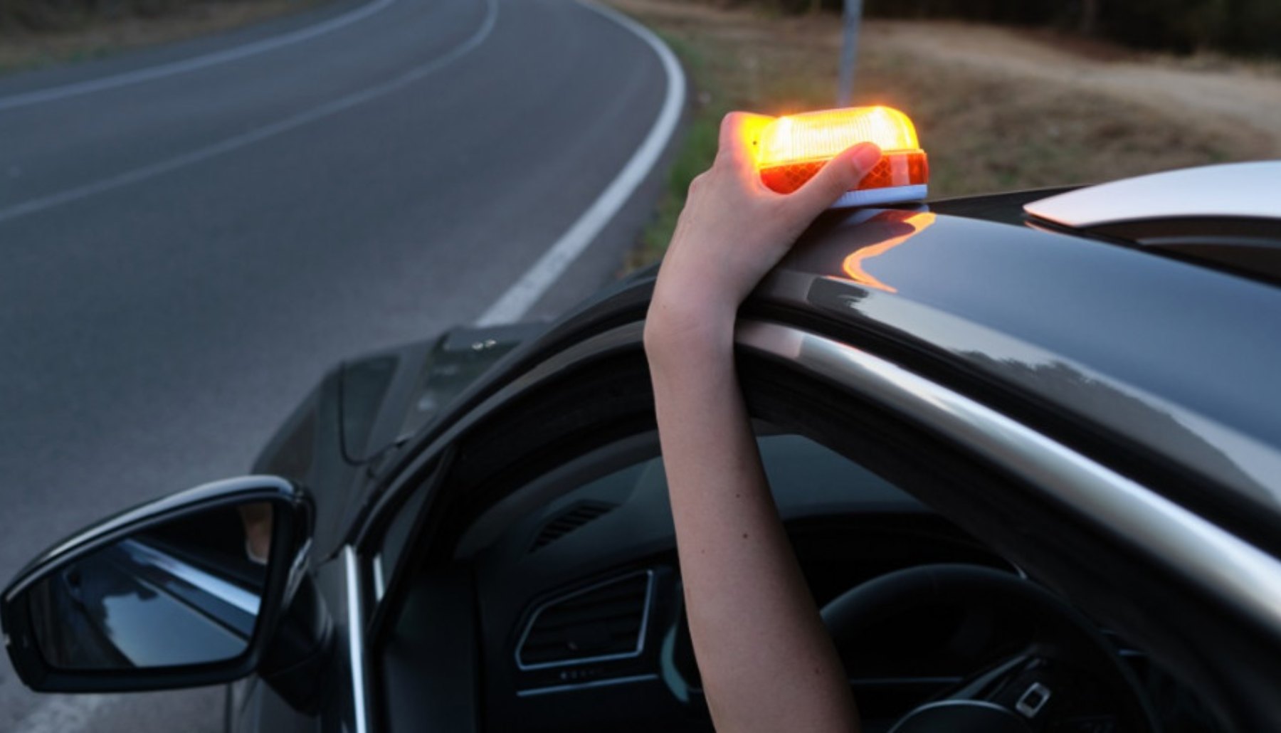 Luz v16 para el coche. (Foto: DGT)