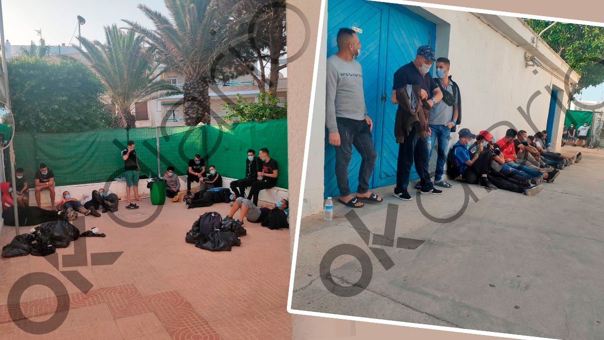 Inmigrantes ilegales argelinos llegados este viernes a Carboneras (Almería).
