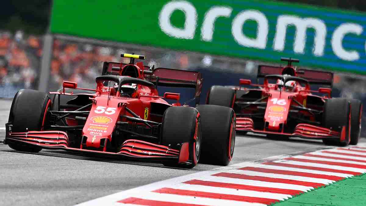 Carlos Sainz y Leclerc durante el Gran Premio de Austria. (AFP)