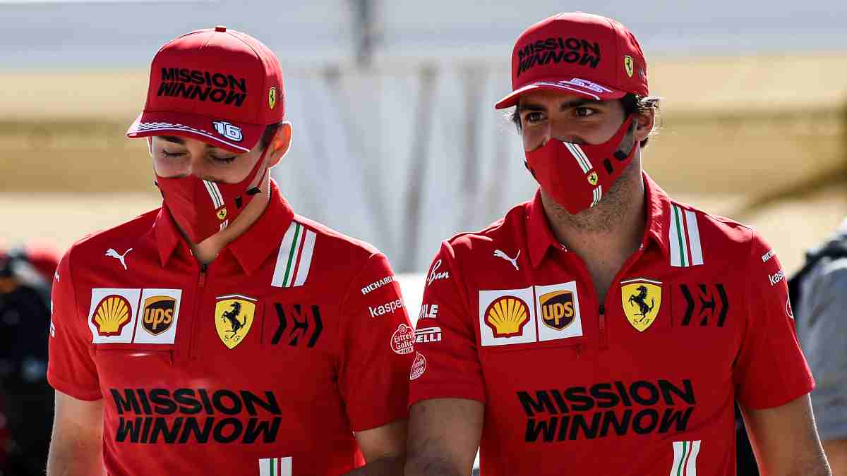 Leclerc y Carlos Sainz, pilotos de Ferrari. (AFP)