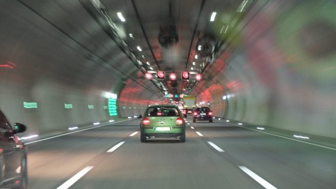 Cómo salir de un túnel para evitar el temido efecto pantalla según la DGT