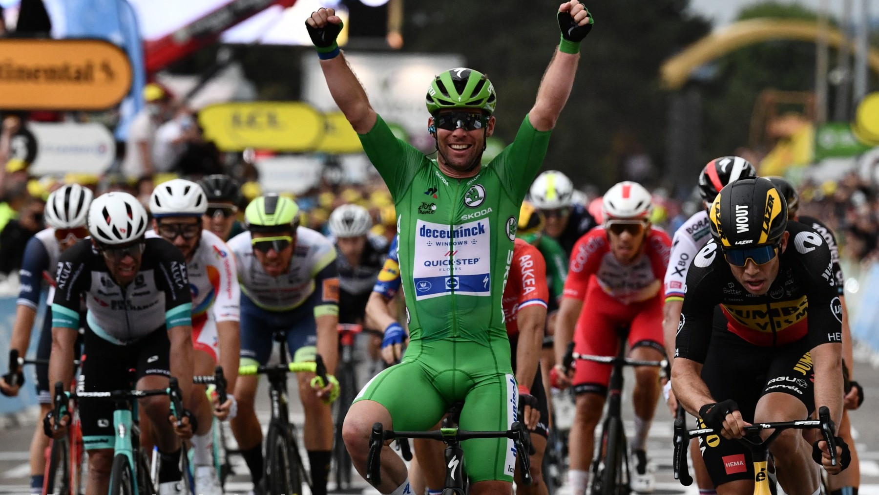 Cavendish celebra su tercer triunfo en el Tour. (AFP)