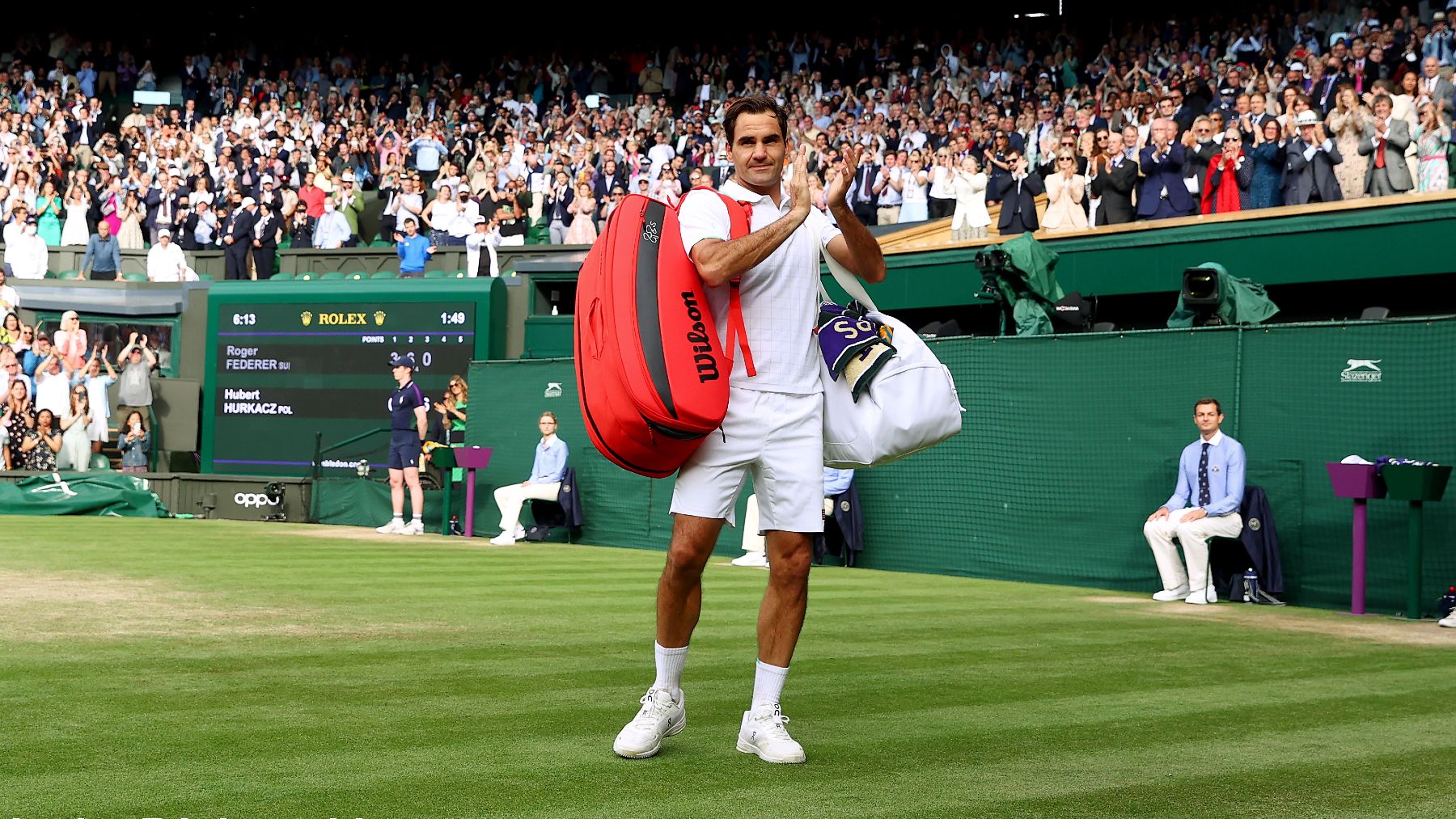 Federer se despide del público. (Getty)