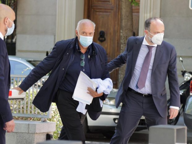 José Luis Moreno y su abogado saliendo de la Audiencia Nacional.